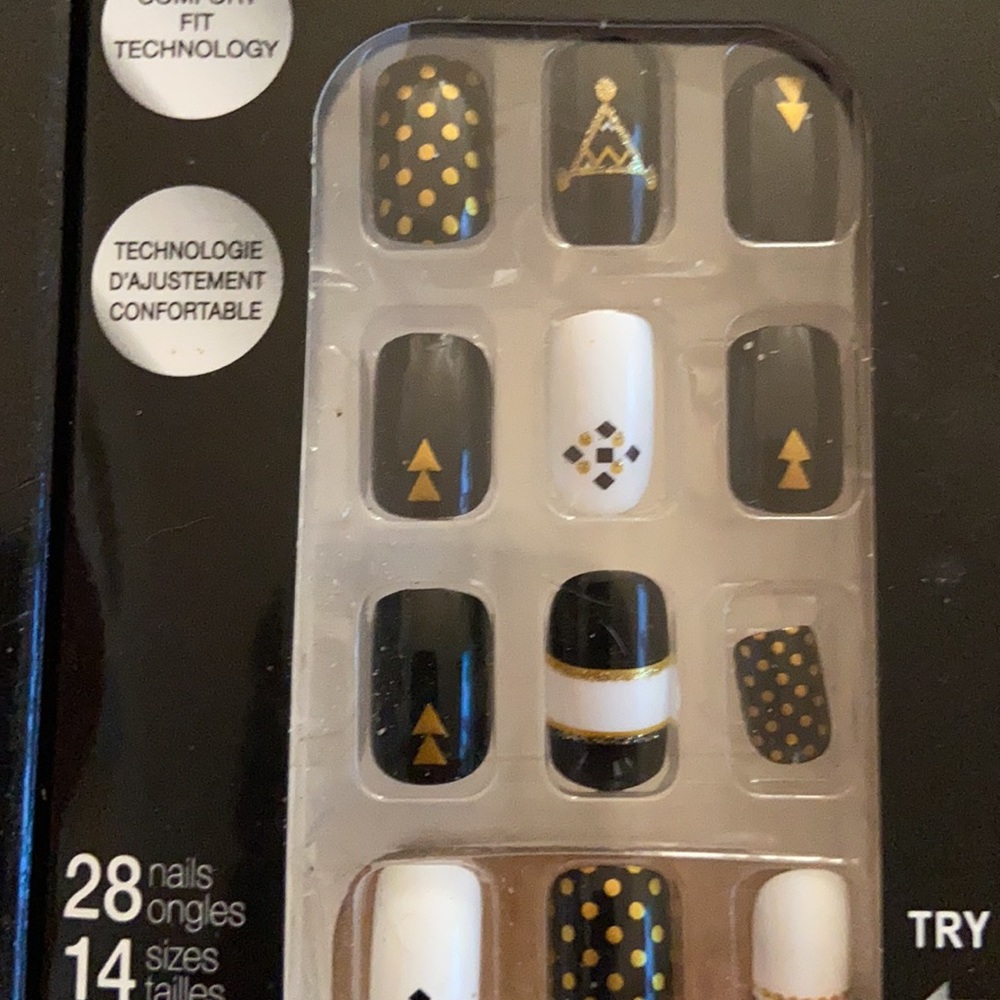 NAILS NEW IN BOX